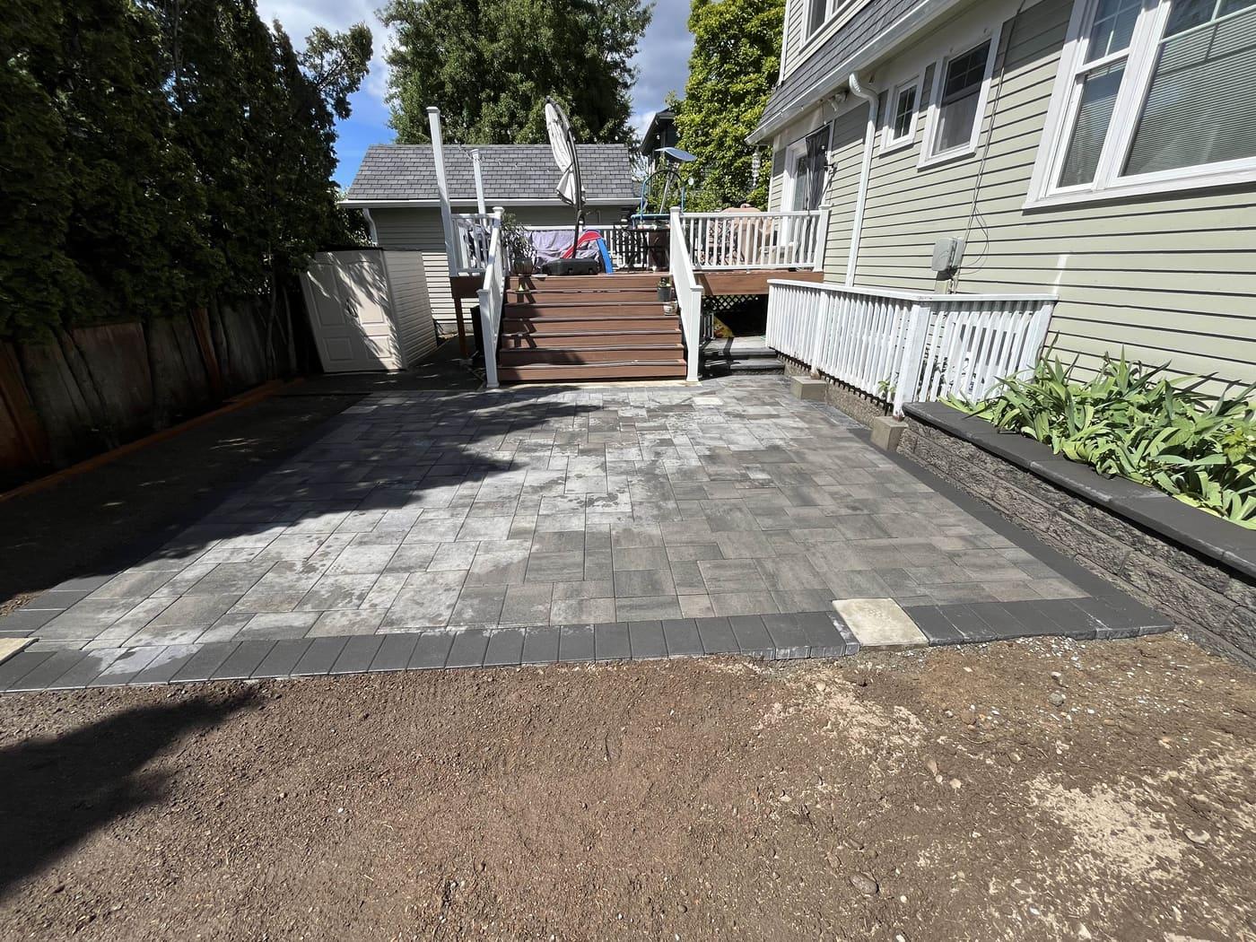 Backyard patio with integrated irrigation in Greater Seattle
